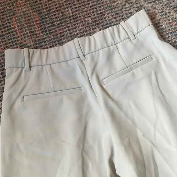 Abercrombie & Fitch Sloane ultra High Rise Pleated Shorts in Light Taupe - Picture 8 of 9